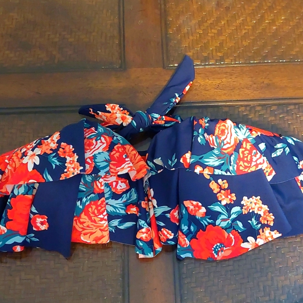 Cocoship strapless bikini top.